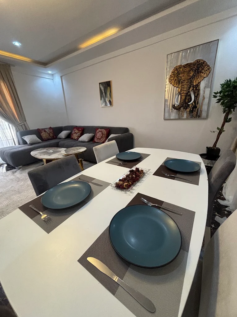 Coin repas avec table à manger